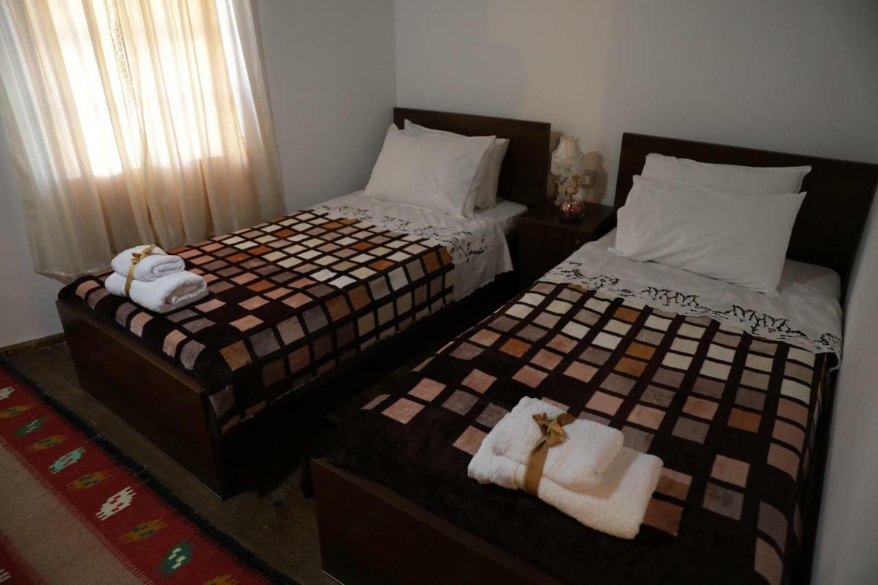 בראט Guest House Mikel מראה חיצוני תמונה