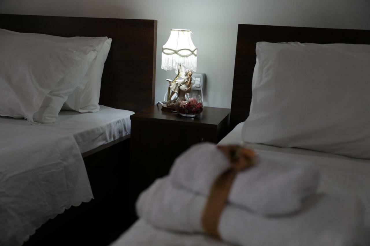 בראט Guest House Mikel מראה חיצוני תמונה