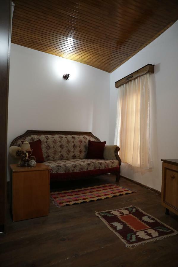 בראט Guest House Mikel מראה חיצוני תמונה